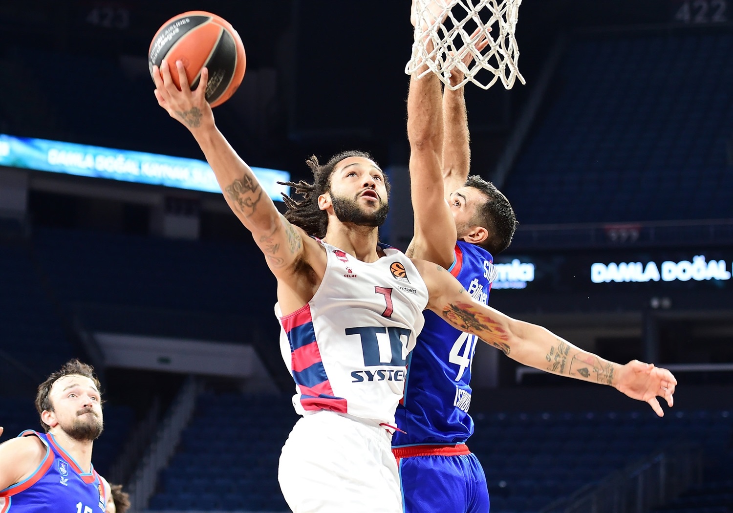 TD Systems Baskonia se impone en el Sinan Herdem (59-77)