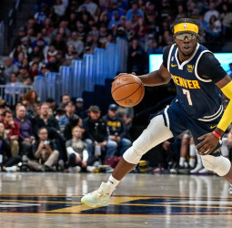 Reggie Jackson apunta a los Philadelphia Sixers