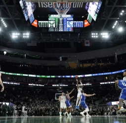 Lillard apuntilla a los Kings después de un tiempo extra