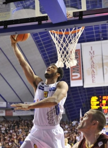 [3-2] Venezia toma ventaja gracias a un triple final de Bramos (65-63)
