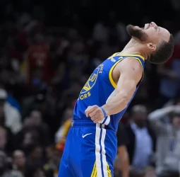 Los Hawks dejan estériles los 60 puntos de Curry