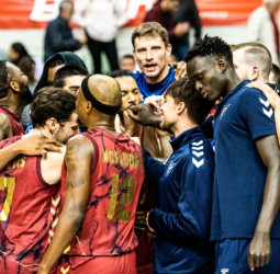El UCAM Murcia se clasifica para cuartos de la Basketball CL, 82-67