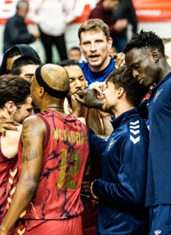 El UCAM Murcia se clasifica para cuartos de la Basketball CL, 82-67