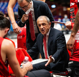 Ettore Messina opina que el fichaje de Mirotic está fuera del alcance del Milán