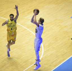 ¿Falta de acierto de Monbus Obradoiro o defensa de Gran Canaria?