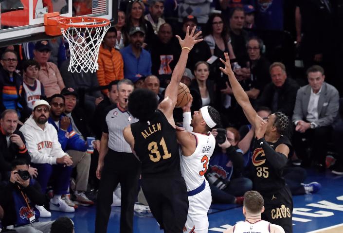 Los Knicks dejan a los Cavaliers al borde de la eliminación (102-93) [1-3]
