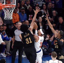 Los Knicks dejan a los Cavaliers al borde de la eliminación (102-93) [1-3]