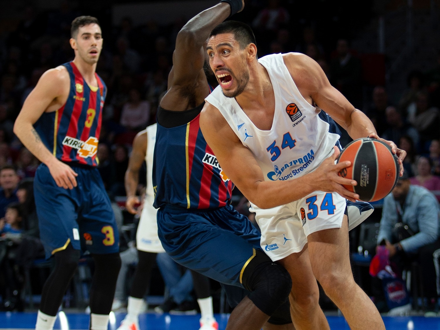 Fenerbahce, Anadolu Efes y Maccabi tienen en la agenda a Gustavo Ayón