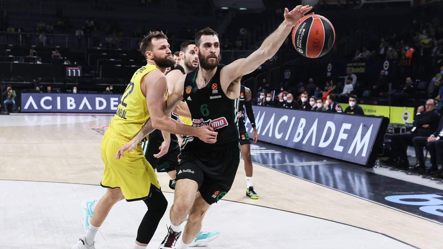 Macon da la victoria al Panathinaikos ante el Fenerbahce (59-62)