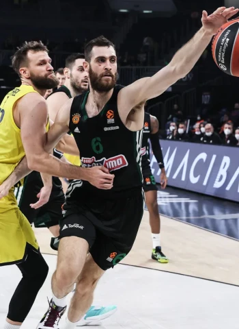 Macon da la victoria al Panathinaikos ante el Fenerbahce (59-62)
