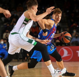 El juego coral del Barça derrota a un inofensivo Zalgiris (96-73)