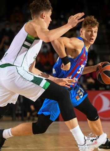 El juego coral del Barça derrota a un inofensivo Zalgiris (96-73)