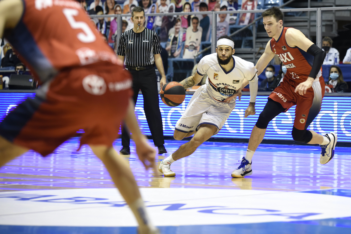 Kassius Robertson sufre una fuerte contusión muscular en el cuádriceps derecho