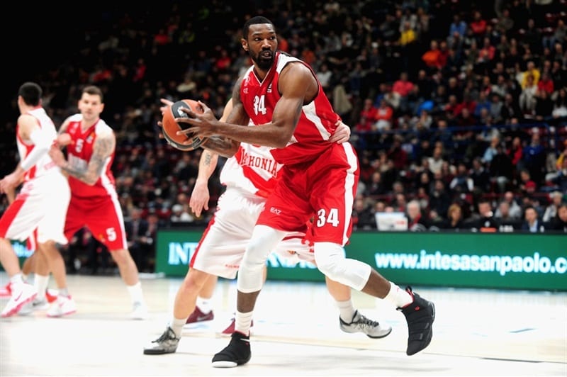 Cory Jefferson y Armani Milán separan sus caminos
