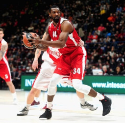 Cory Jefferson y Armani Milán separan sus caminos