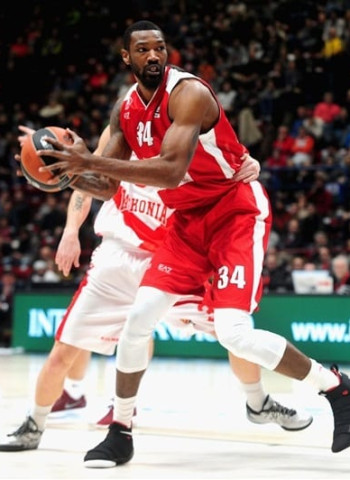 Cory Jefferson y Armani Milán separan sus caminos