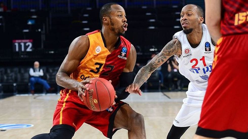 Dallas Mavericks le da la oportunidad a Scotty Hopson