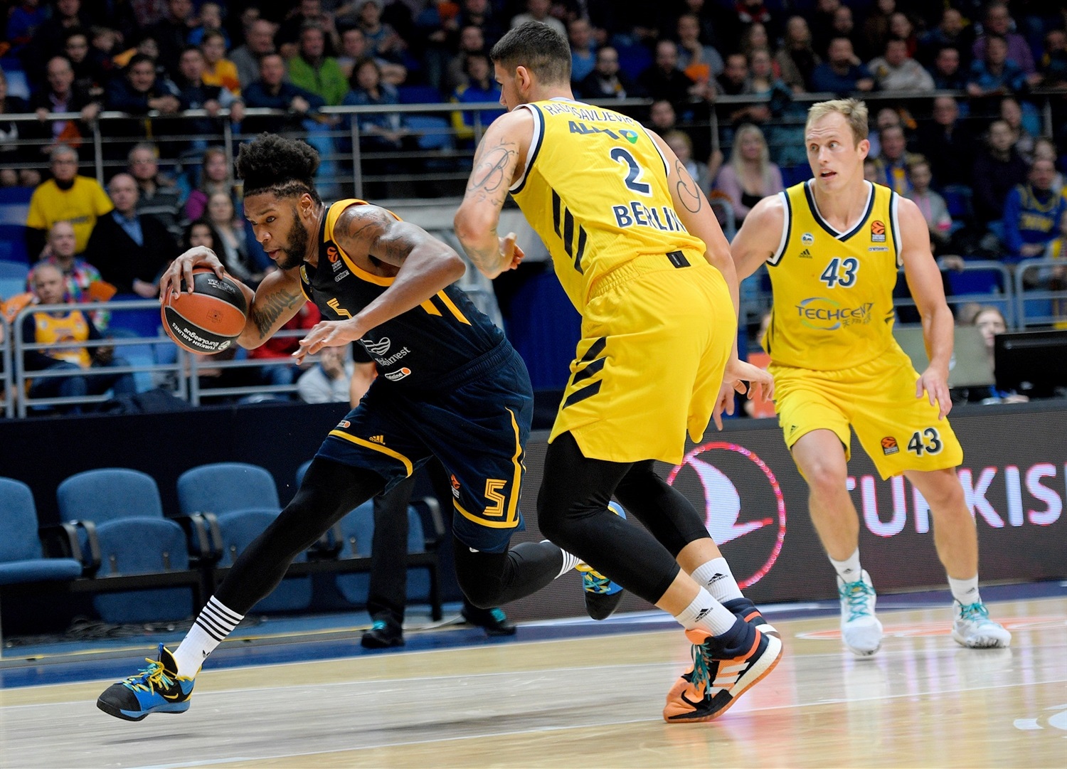 El Khimki vuelve a la senda de las victorias tras imponerse al ALBA Berlín (104-87)
