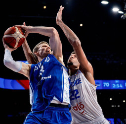 Markkanen arrasa con su explosiva actuación contra Cabo Verde (100-77)