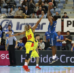 El Morabanc Andorra remonta en el momento decisivo (60-64)