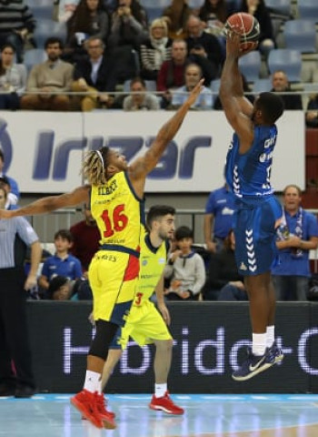El Morabanc Andorra remonta en el momento decisivo (60-64)