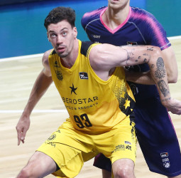 Álex Suárez seguirá en el Iberostar Tenerife hasta final de temporada