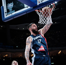 Francia aplasta los sueños de Polonia (95-54)