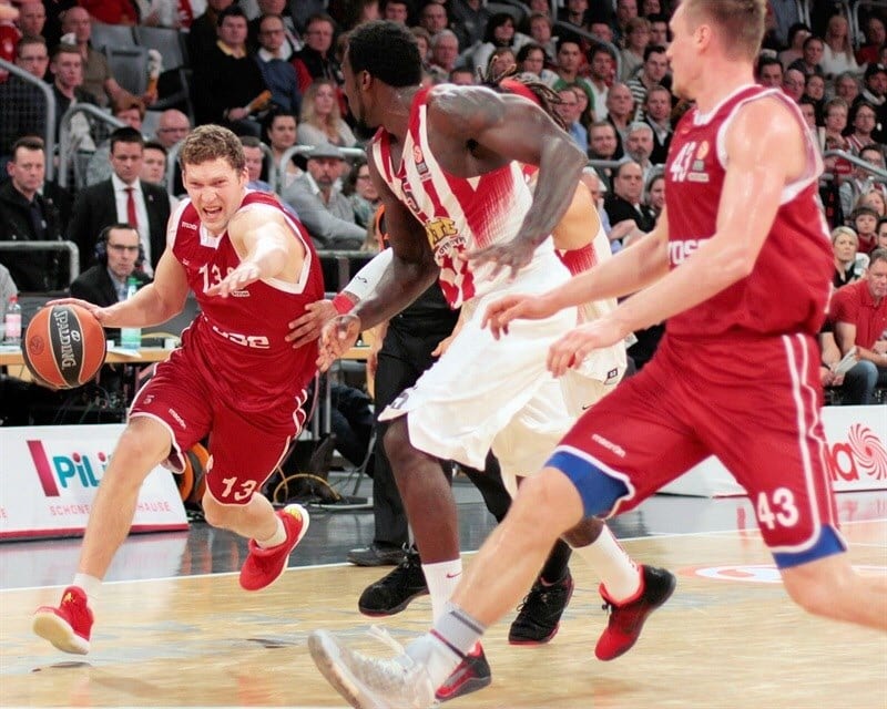 El Brose Baskets se agarra a sus opciones de playoff (72-71)