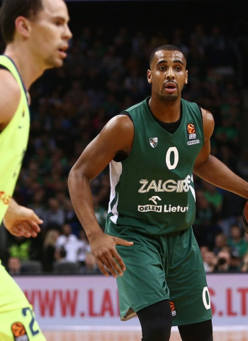 Pangos espanta los fantasmas del pasado (85-88)