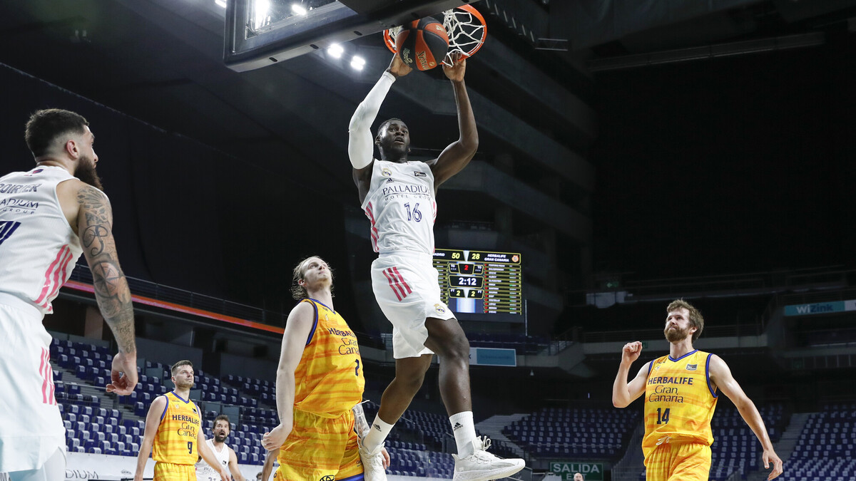Un vendaval blanco de principio a fin para pone el 1-0 en la serie (103-79)