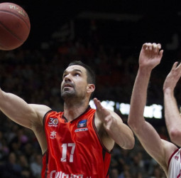 Hapoel se lleva un ajustado cara a cara (77-81)
