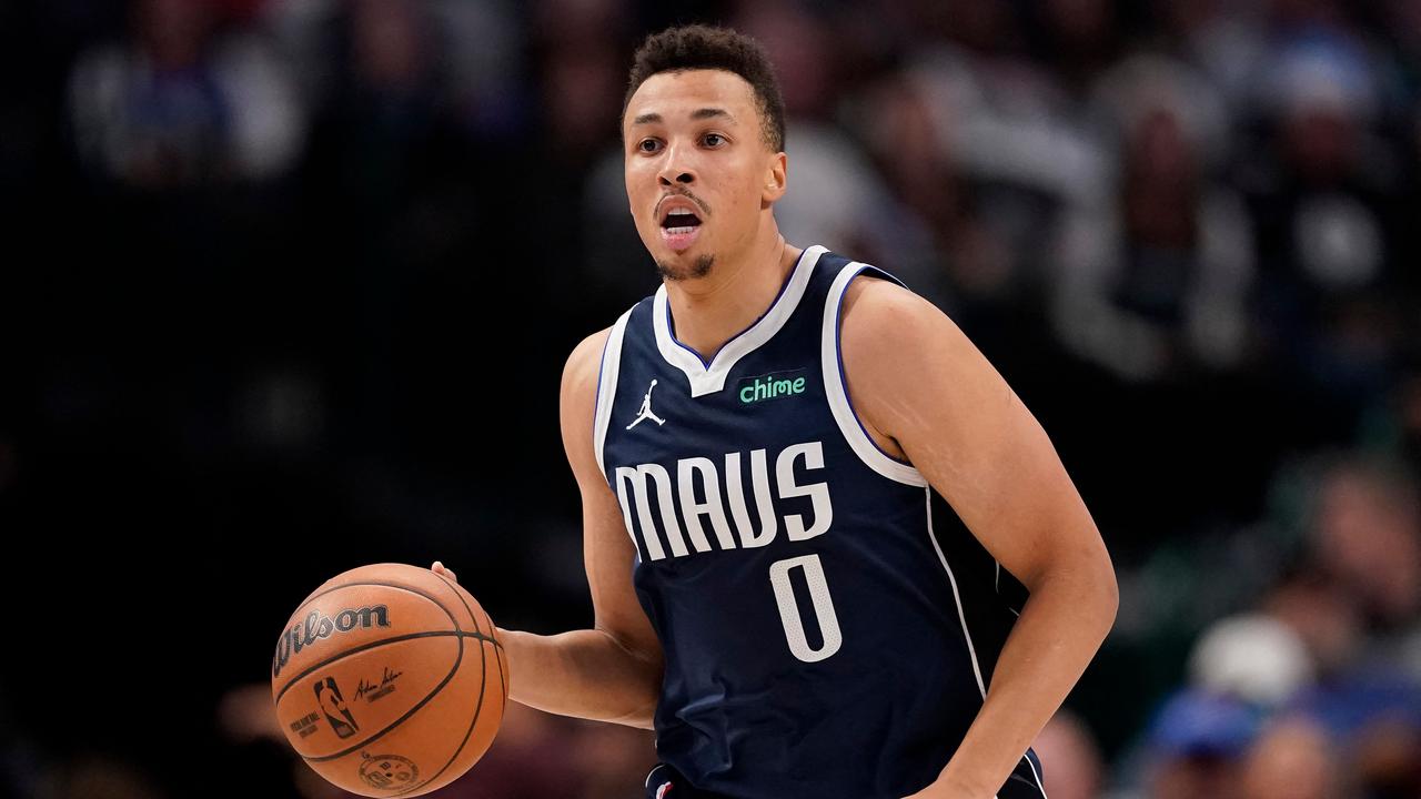 Dante Exum seguirá en los Mavericks tras acordar un nuevo contrato por un año