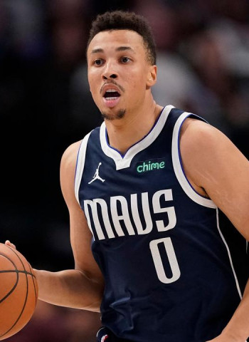 Dante Exum seguirá en los Mavericks tras acordar un nuevo contrato por un año