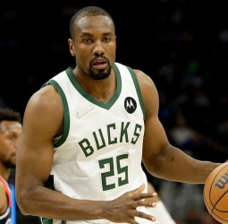Serge Ibaka saldrá de los Milwaukee Bucks