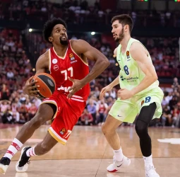 El Olympiacos muestra su solvencia ante un desacertado Barcelona, 95-74