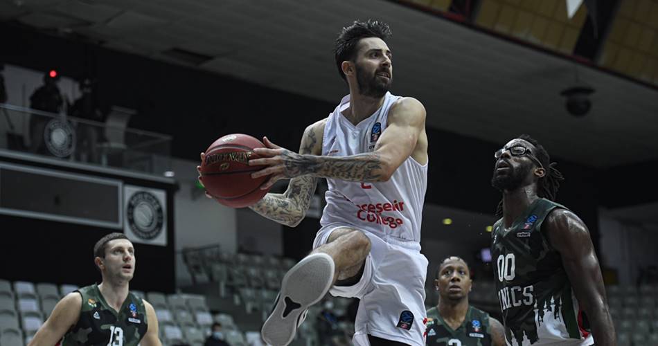 Álex Pérez cambia el Bahcesehir por el Fenerbahce
