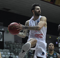 Álex Pérez cambia el Bahcesehir por el Fenerbahce