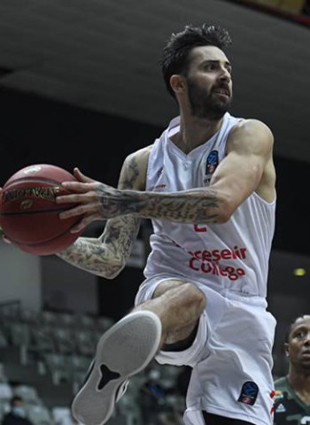 Álex Pérez cambia el Bahcesehir por el Fenerbahce