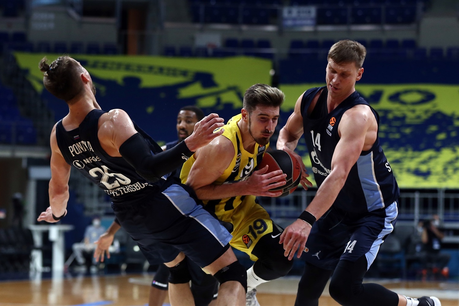 El Zenit busca romper la racha cuando reciba al Fenerbahce