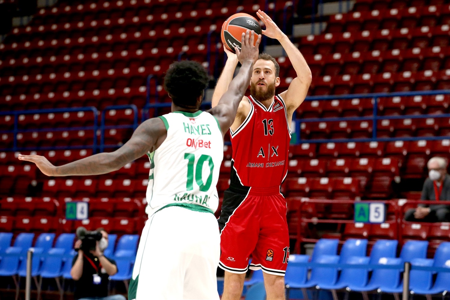 El Armani Milán reanuda su participación con una atractiva victoria ante el Zalgiris (98-92)