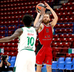 El Armani Milán reanuda su participación con una atractiva victoria ante el Zalgiris (98-92)