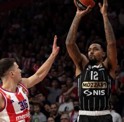 Partizan se lleva el derbi serbio contra Crvena Zvezda, 77-89