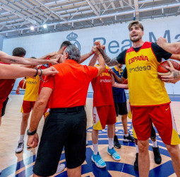 España vuelve a los entrenamientos antes de poner rumbo a París