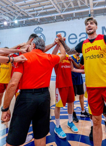 España vuelve a los entrenamientos antes de poner rumbo a París