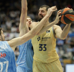 La defensa del Barça y Mirotic acaban con el Río Breogán (74-78)