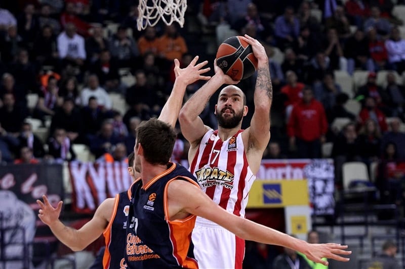 Spanoulis desequilibra un partido igualado (80-70)