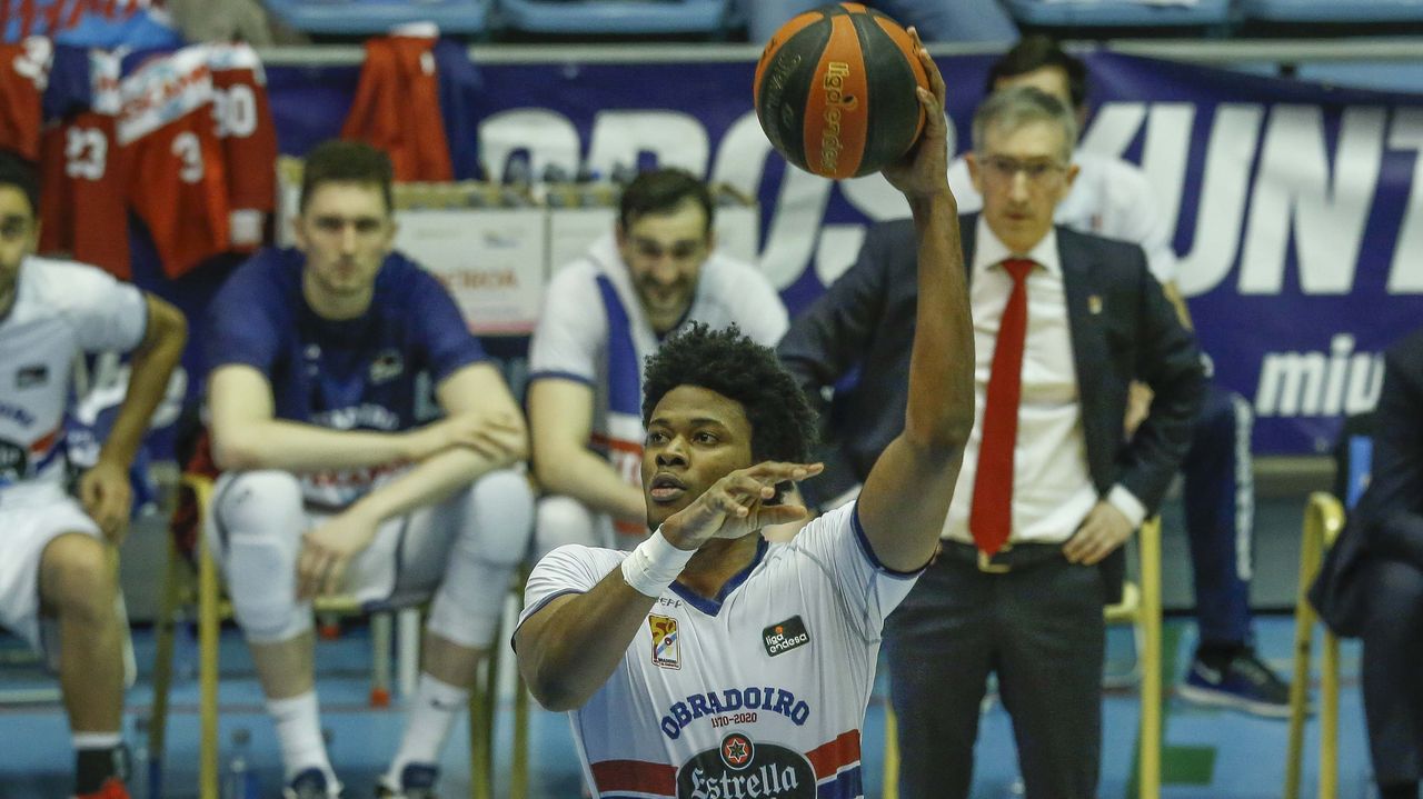 El Baskonia no pierde de vista a Steven Enoch