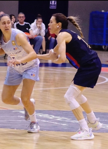 Un luchador Barça sucumbe ante un serio Perfumerías (50-68)