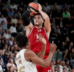El Armani Milán remonta y se impone al ASVEL Villeurbanne (62-69)