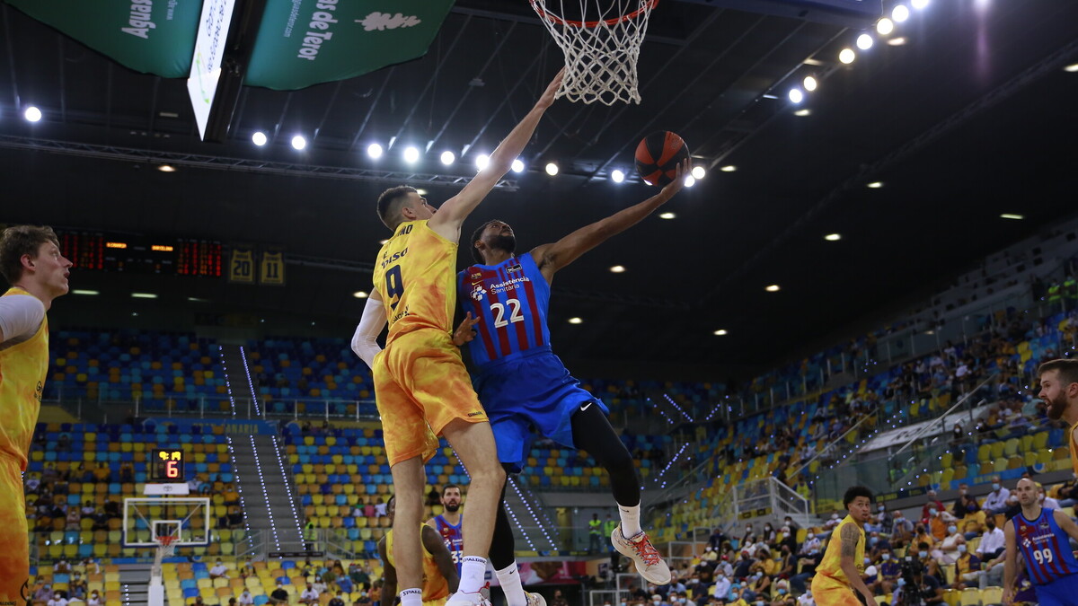 El Barça exhibe músculo, perímetro y armario en Gran Canaria (64-82)